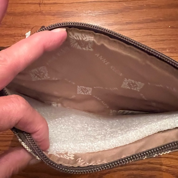 Anne Klein Wristlet NWT - Picture 4 of 5